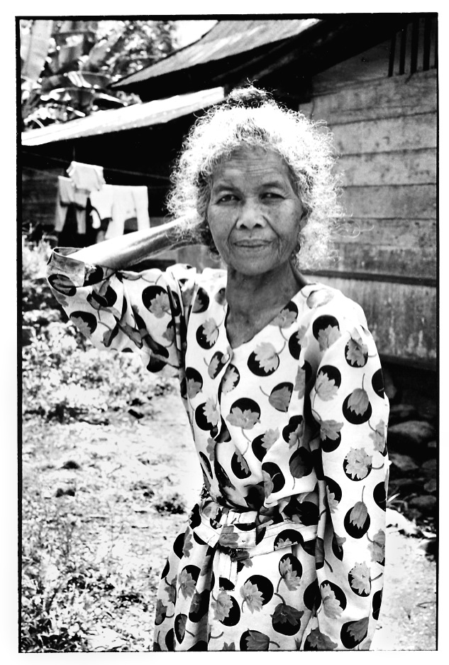 Nenek, grand-mère indonésienne, photographies argentiques, Devals
